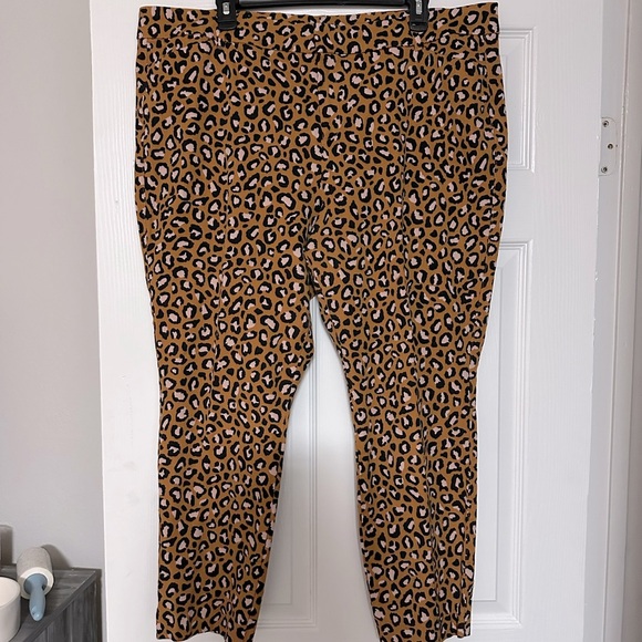 NWOT Old Navy Leopard Cheetah Pixi Pants 20 Animal Print - Picture 1 of 6